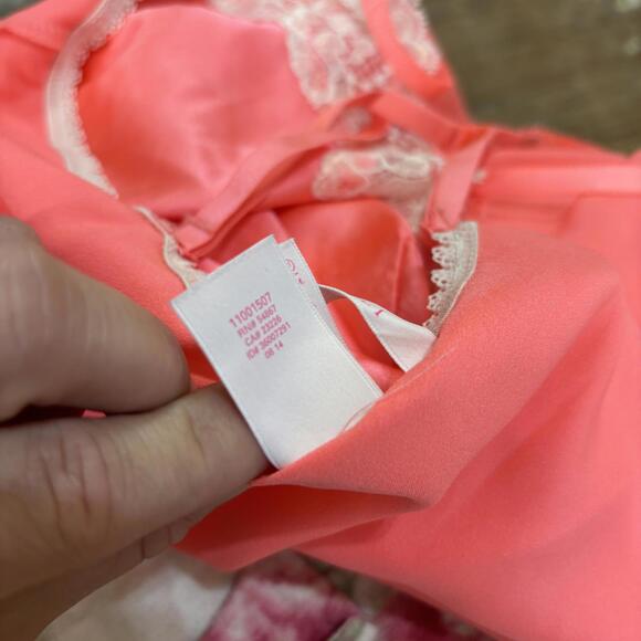 Victoria’s Secret coral pink satin gown with shimmery white lace sz medium - Picture 6 of 7